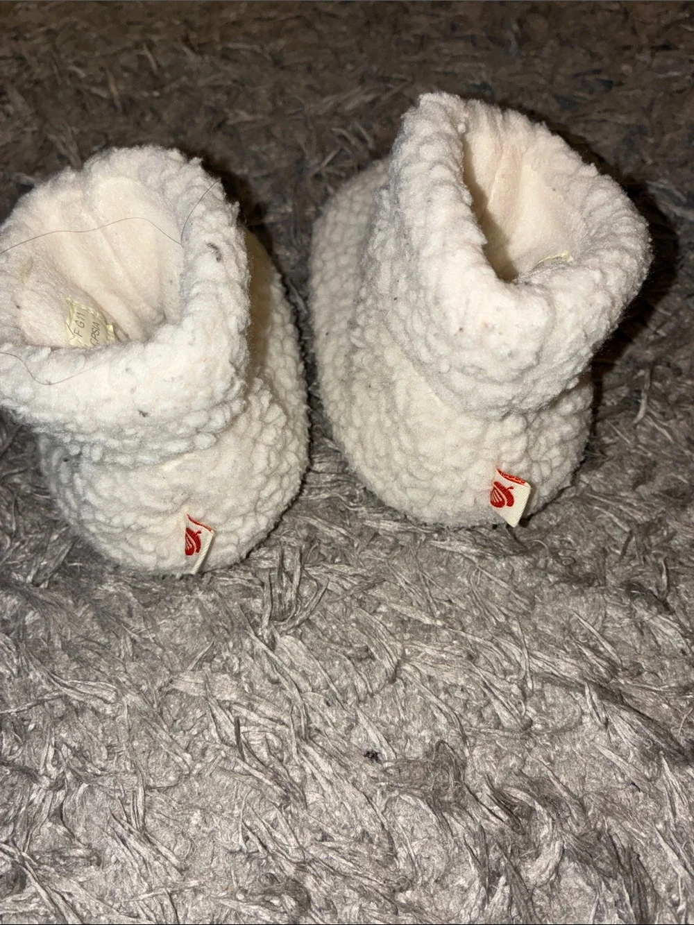 Cozy Sherpa acorn Baby Booties in Cream 12-18 months